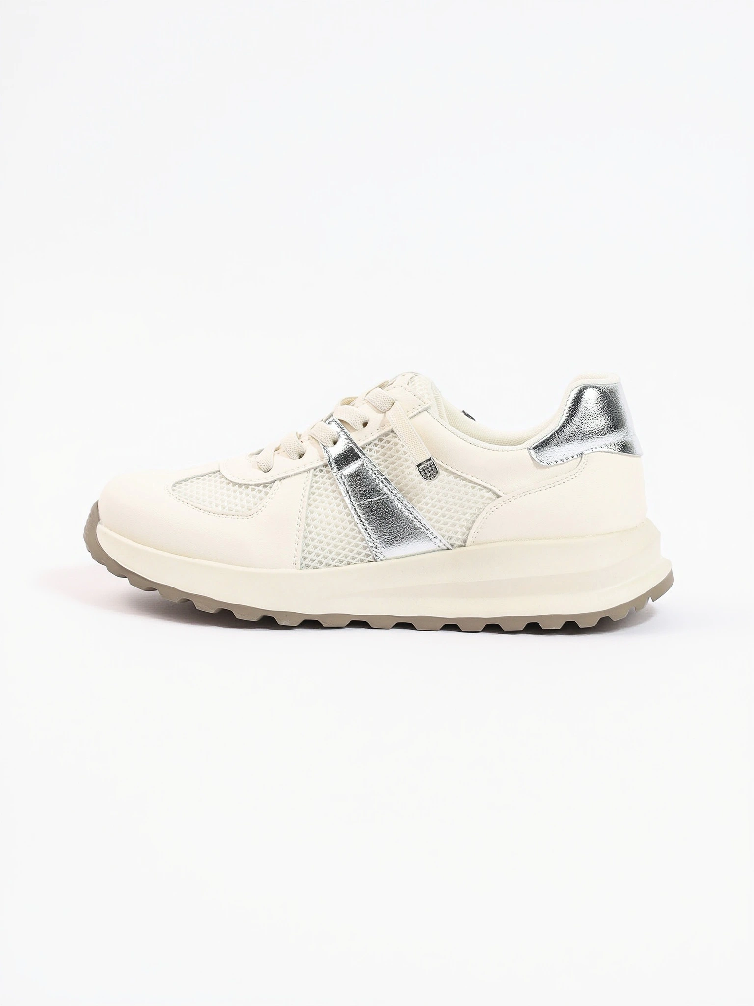 Кроссовки комбинированные белого цвета на средней подошве